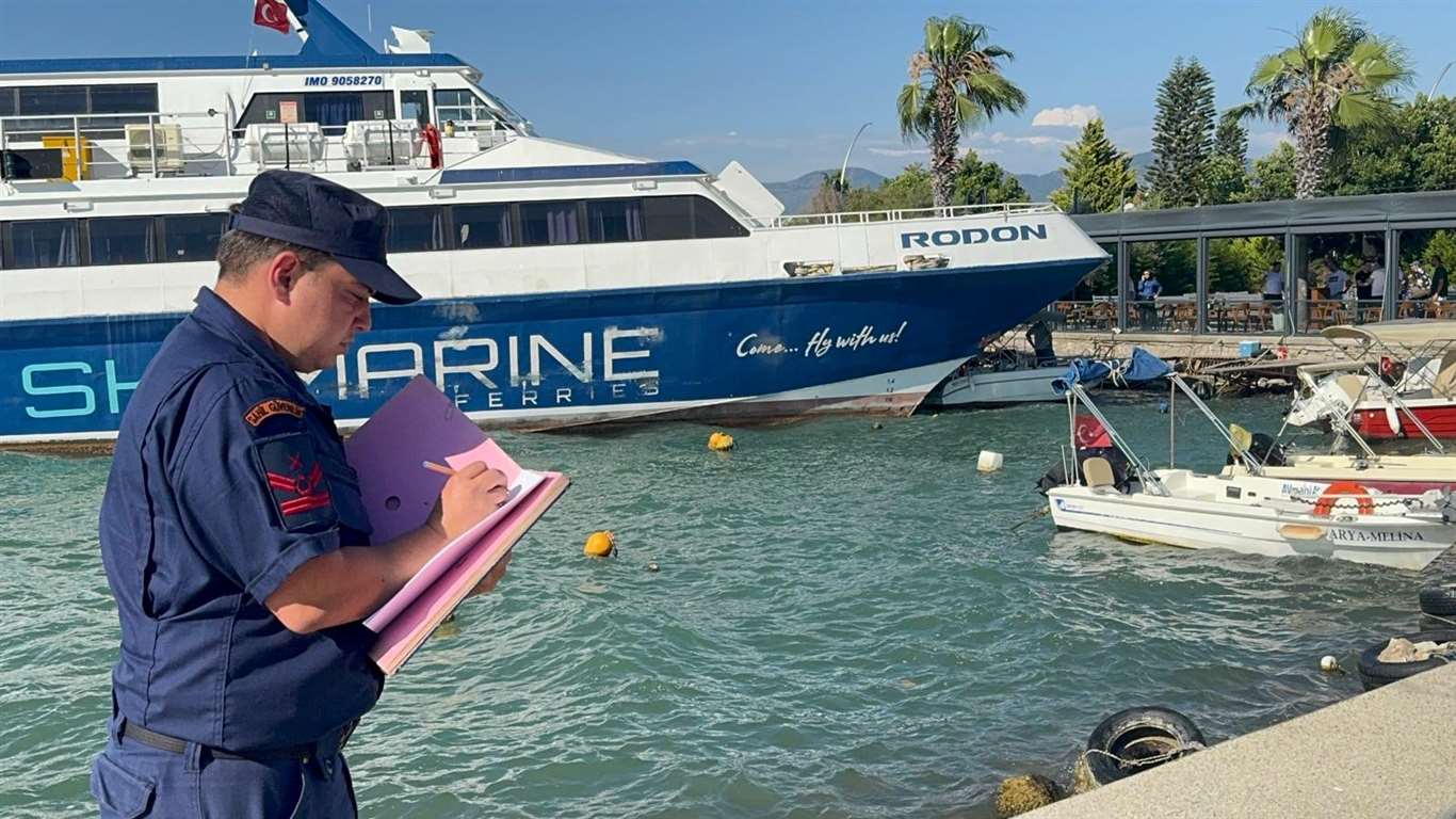 Rodos seferi yapan feribot Fethiye'de karaya oturdu haberi