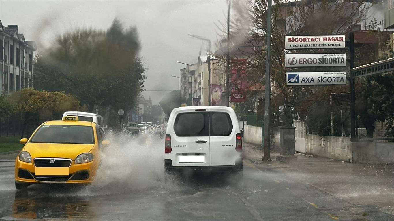 Milas'ta sağanak yağış etkili oldu haberi