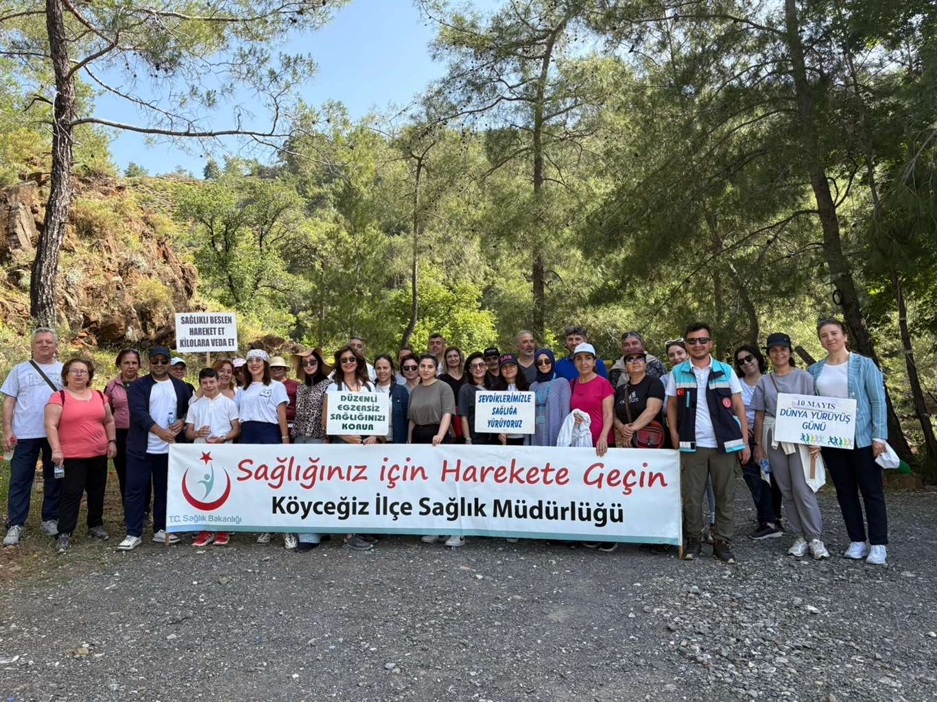 Köyceğiz'de sağlıkçılar Toparlar Şelalesi'ne yürüdü haberi