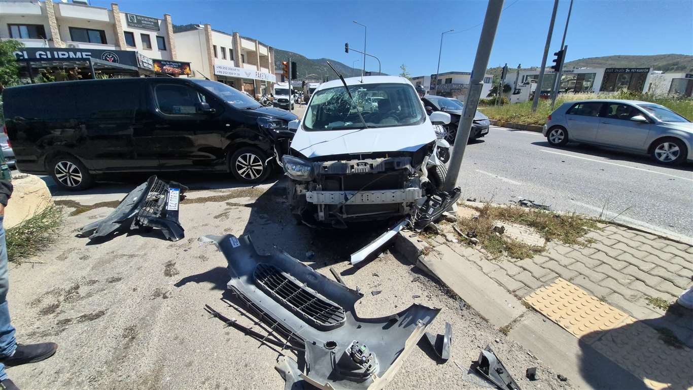  Sahil Güvenlik aracı kaza yaptı: 2 yaralı haberi