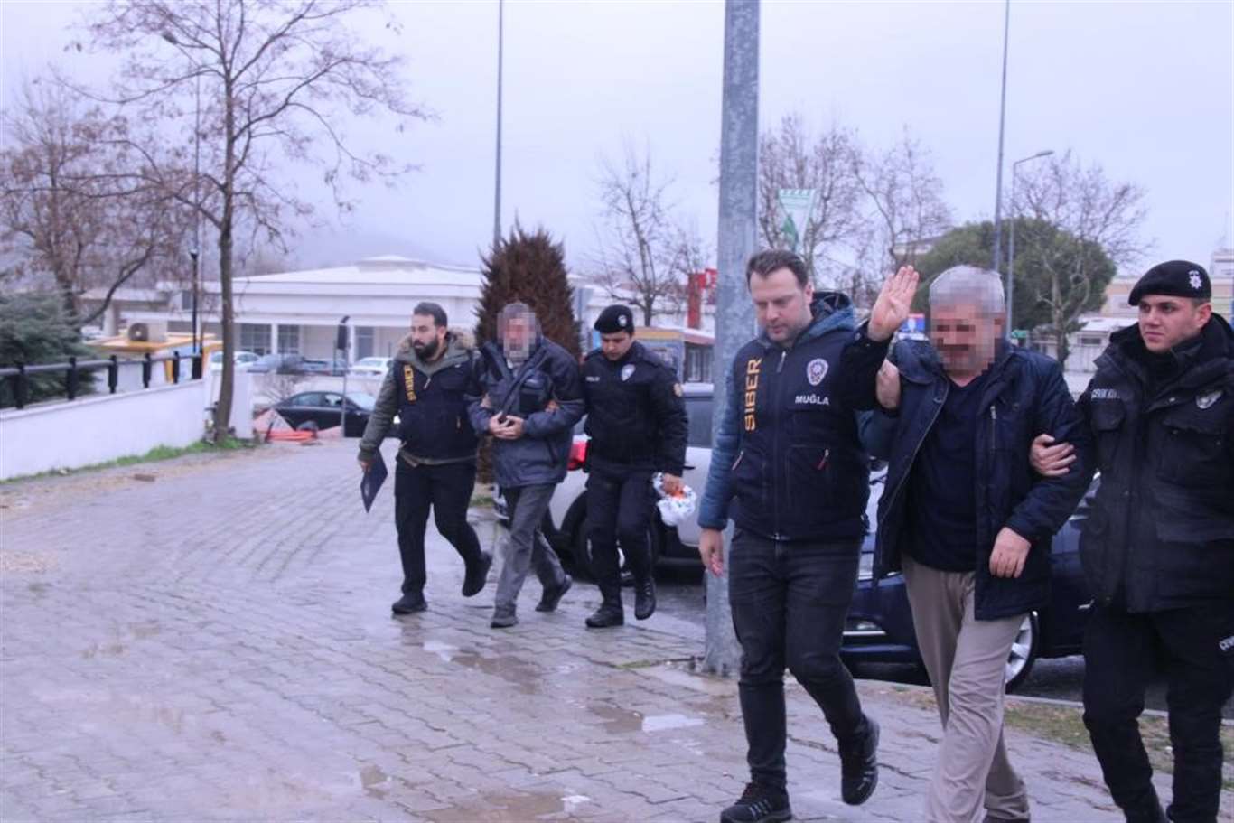 Muğla'da sahte hesap üzerinden 'devlet büyüklerine hakaret' soruşturmasında 2 tutuklama haberi