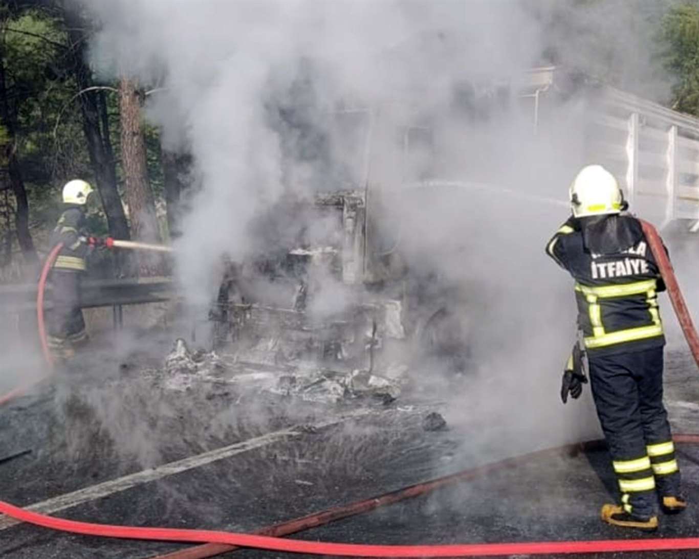    Sakartepe rampasında MUSKİ'ye ait kamyon yandı haberi