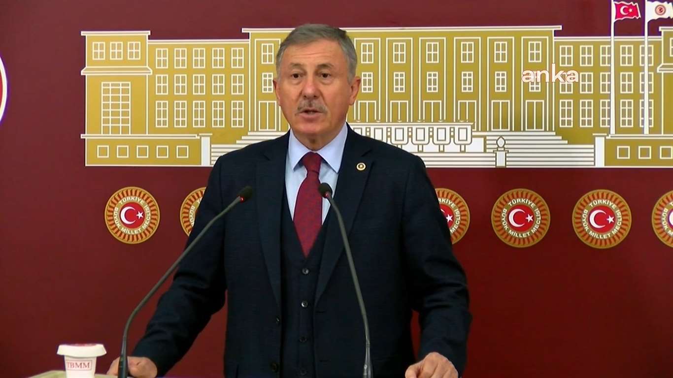 Selçuk Özdağ: 