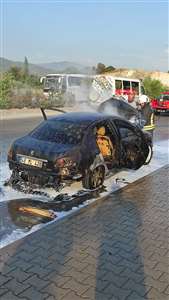  Fethiye'de seyir halindeki otomobil alev alev yandı haberi