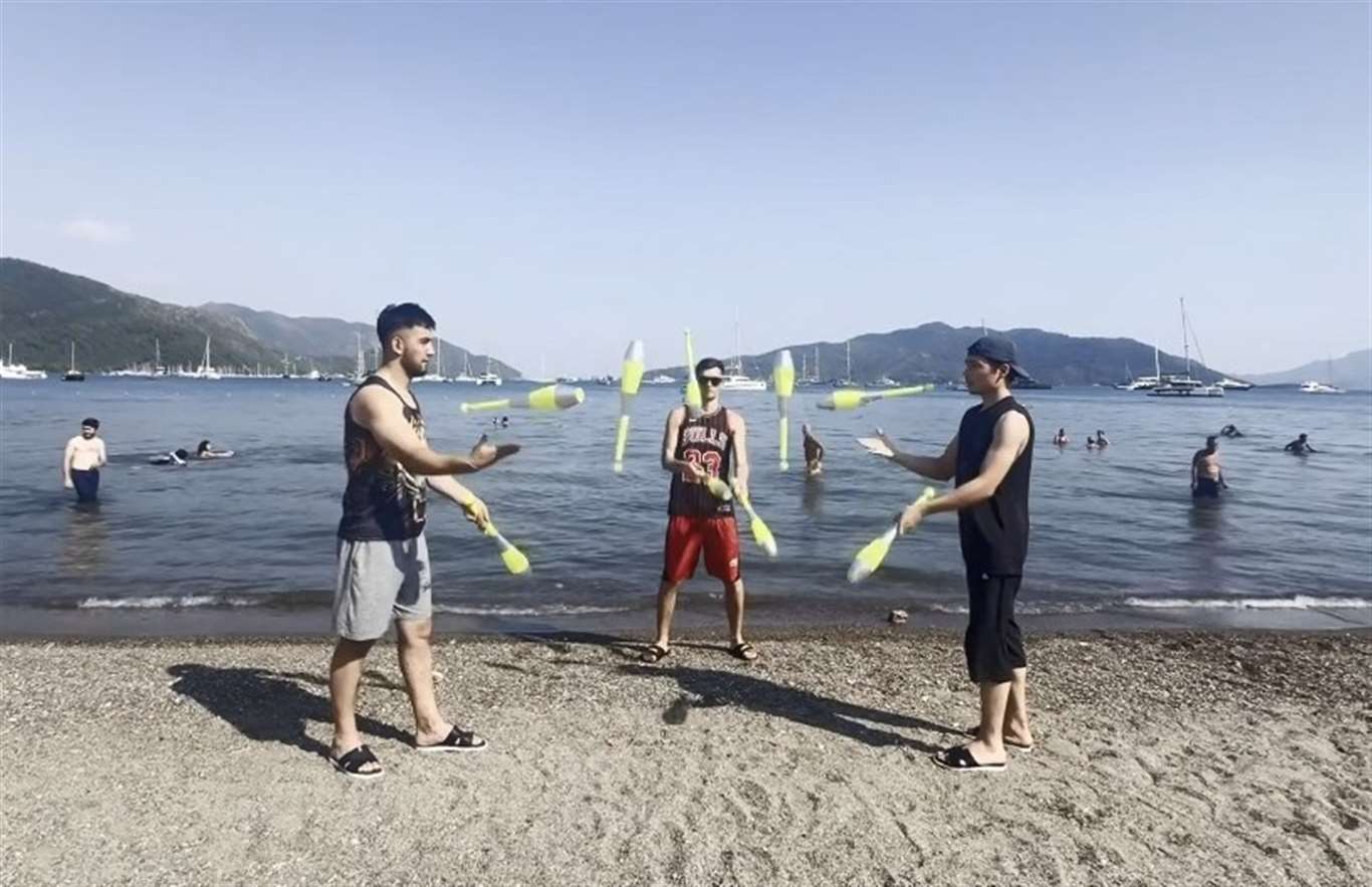 Marmaris'te sıcak hava sahilleri hareketlendirdi haberi