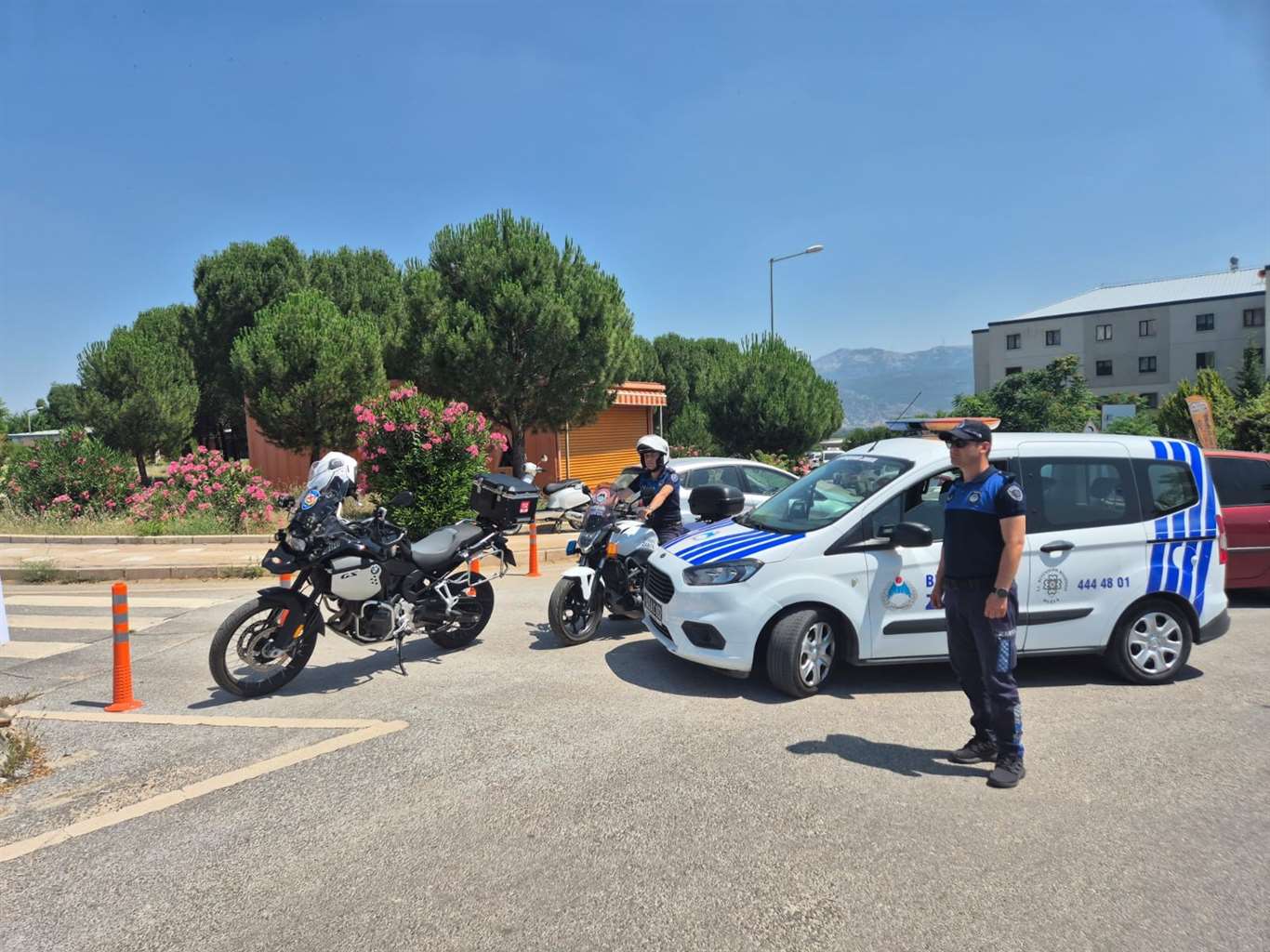Muğla'da sınava dakikalar kala zabıta ekiplerinden adaylara destek haberi