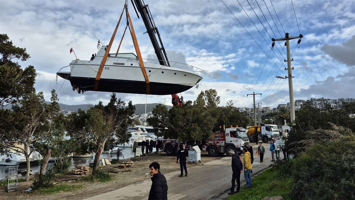 Bodrum'da 100 tekne koydan kaldırıldı haberi