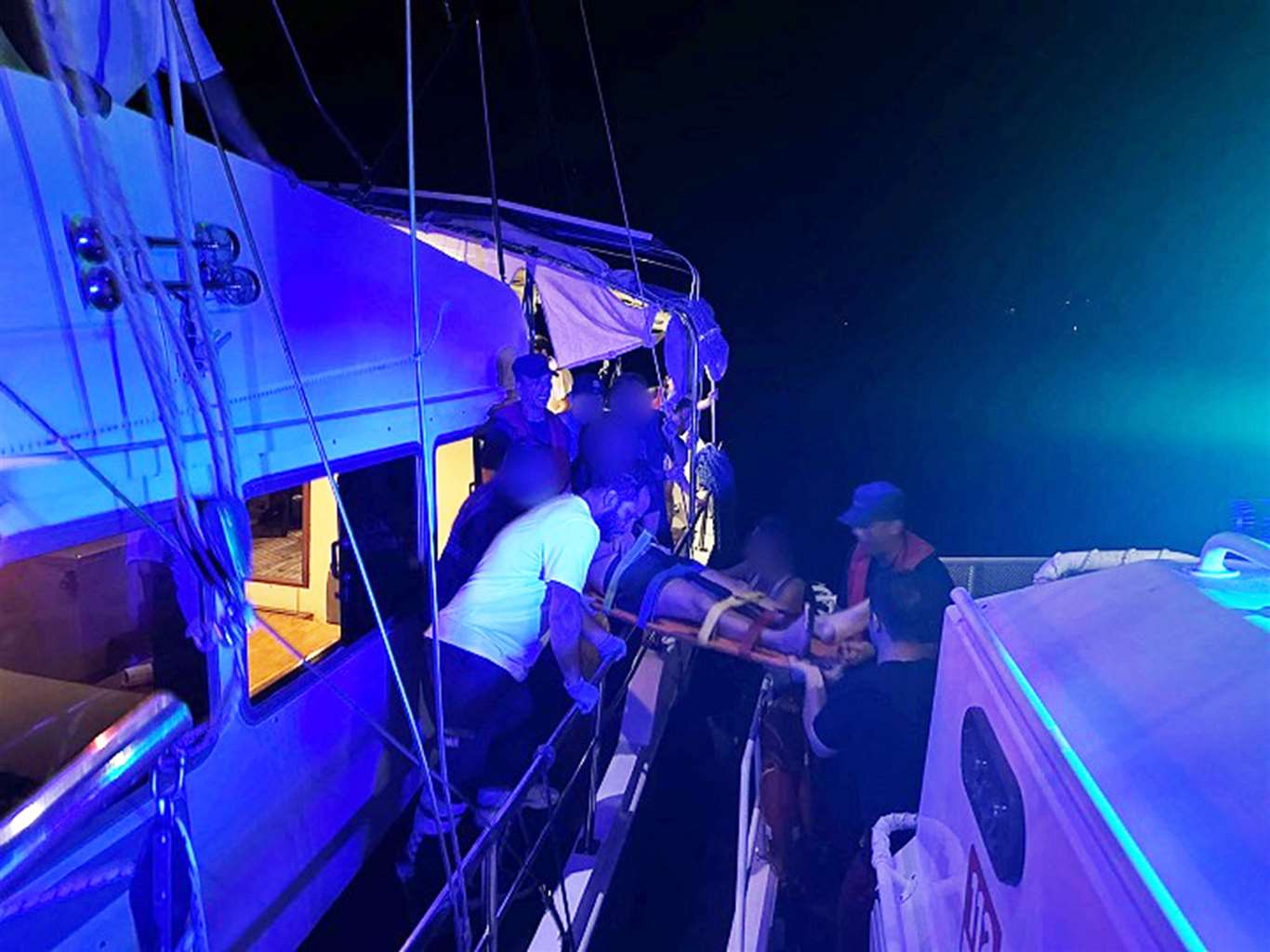 Ticari yatta yaralanan vatandaşa tıbbi tahliye haberi