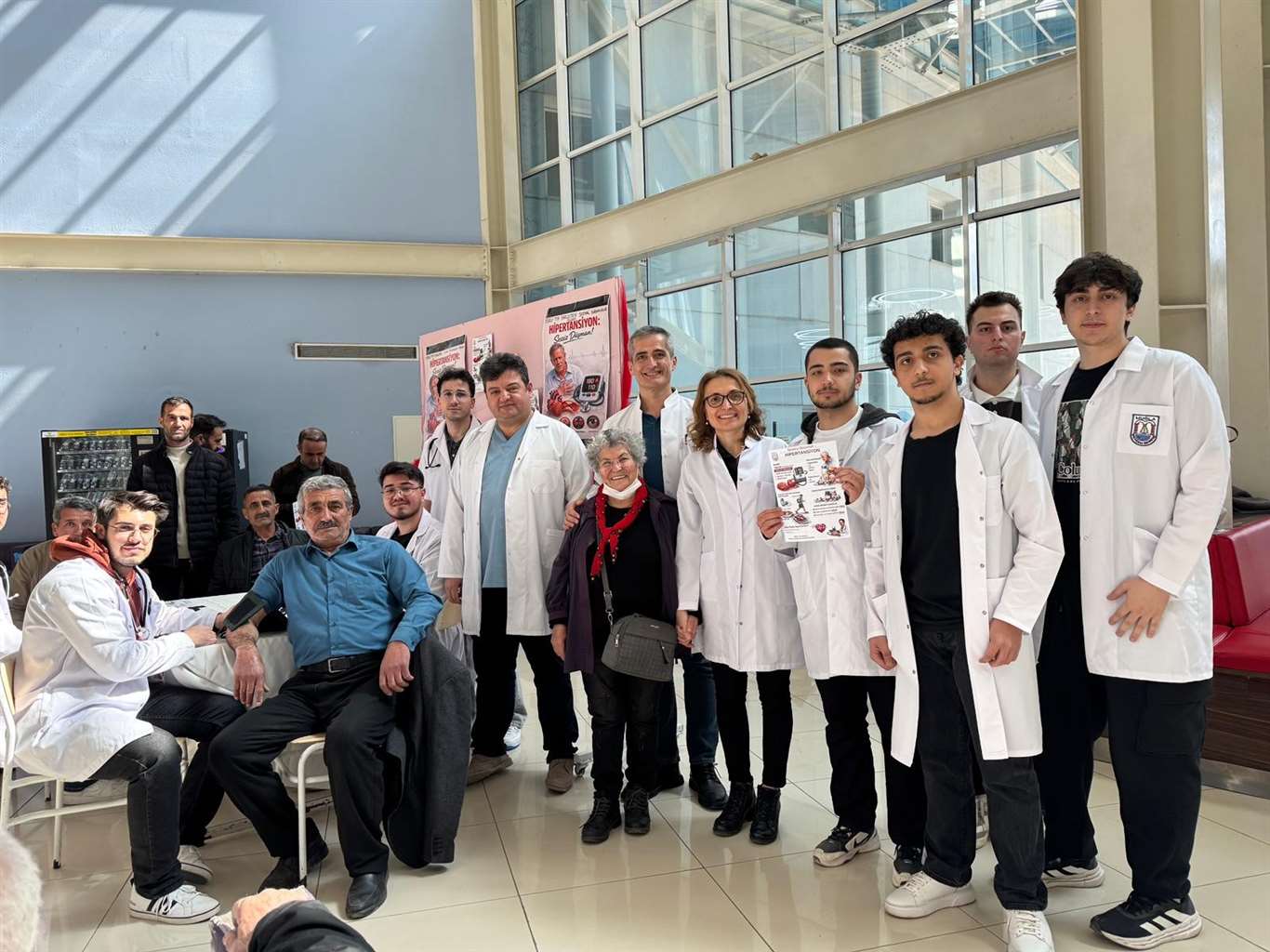    Tıp fakültesi öğrencilerinden hipertansiyon farkındalığı etkinliği haberi