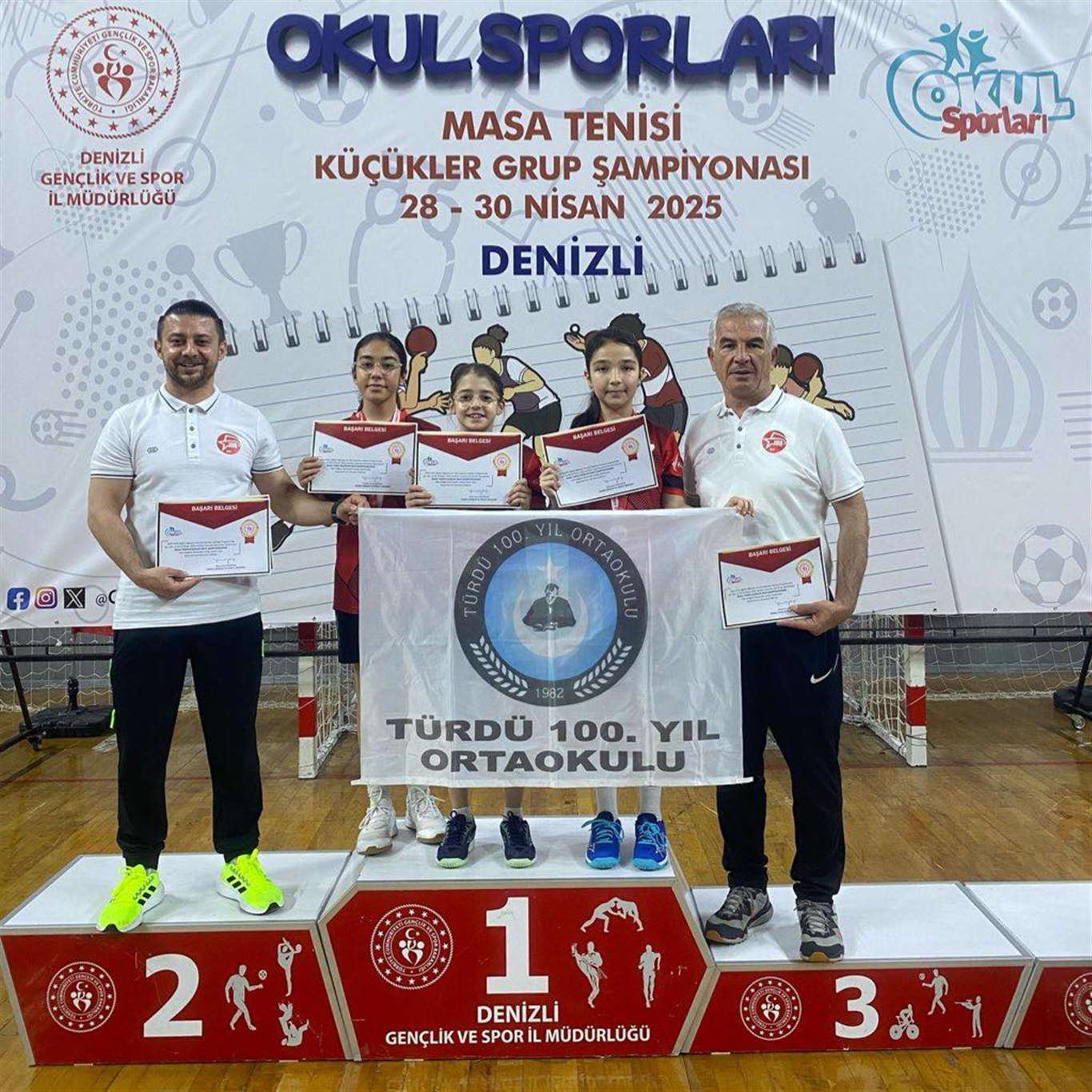  Türdü 100. yıl ortaokulu kız masa tenisi takımı grup şampiyonu oldu haberi