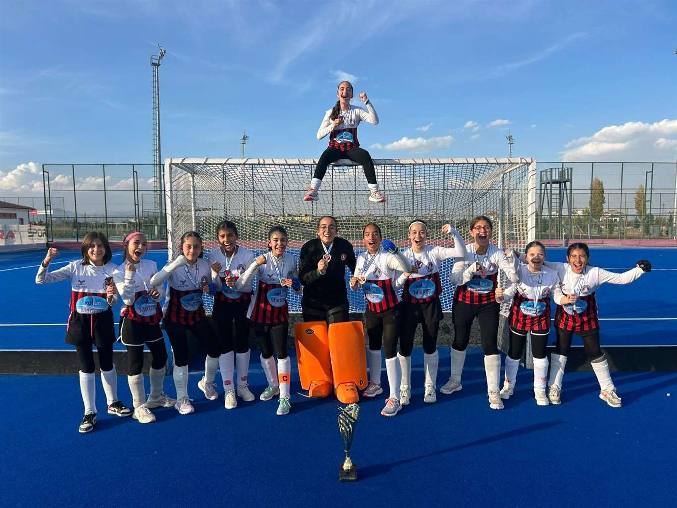 Muğla U13 Kızlar Hokey Takımı Türkiye Şampiyonu oldu haberi