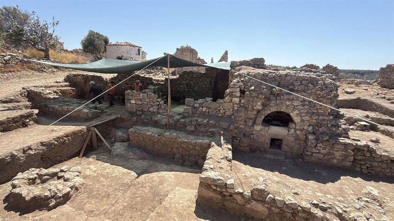3 bin yıllık kremasyon mezarlar gün yüzüne çıkarıldı haberi