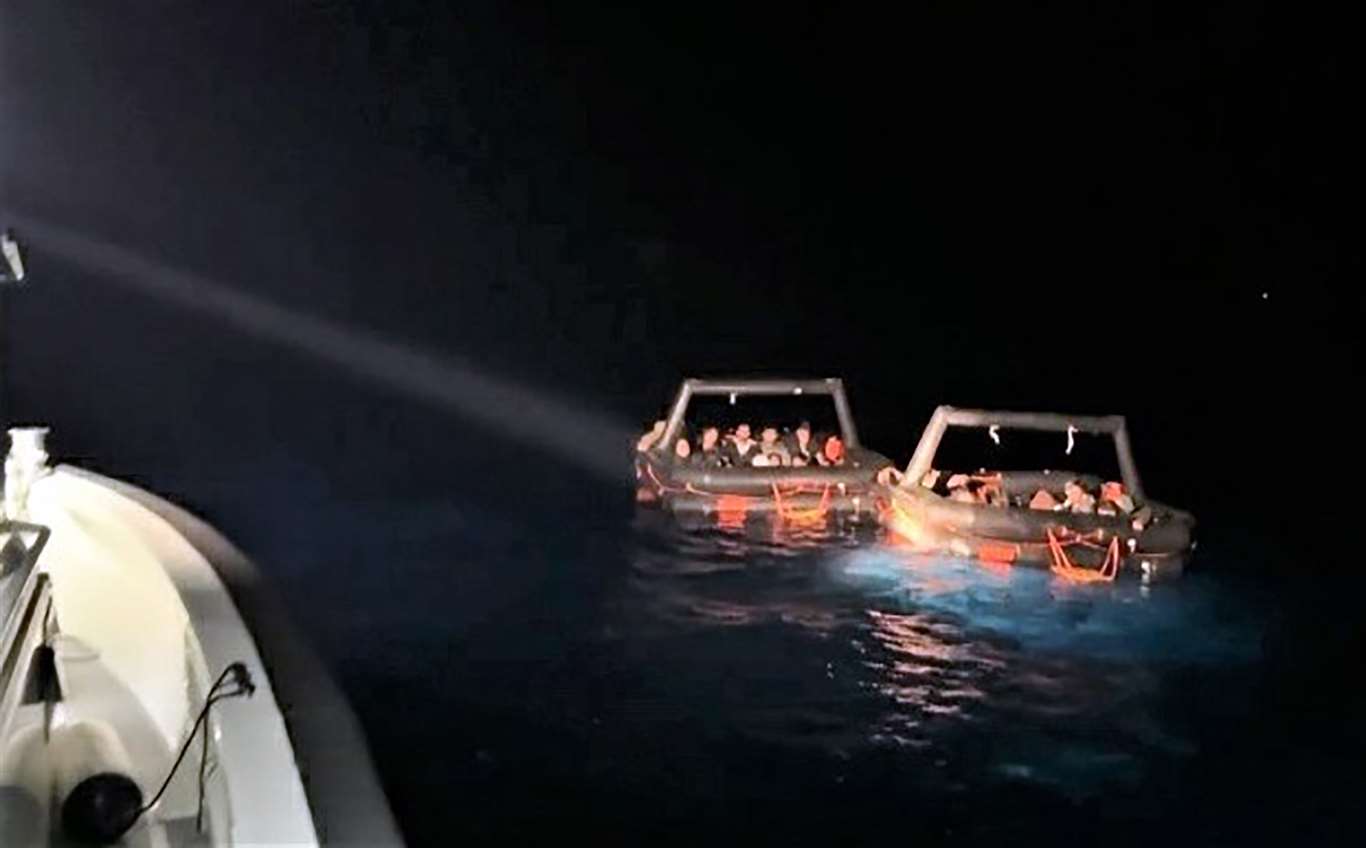 Yunanistan 32 düzensiz göçmeni Türk karasularına geri itti haberi