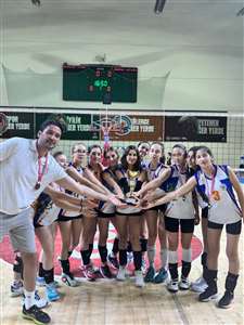 Büyükşehir Belediyesi voleybol takımlarından çifte başarı haberi