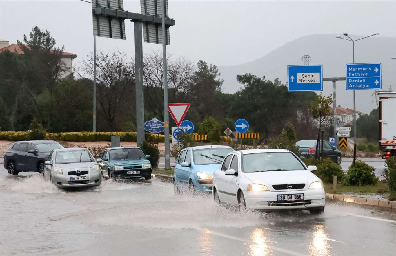 Muğla'da sağanak yağış etkili oldu haberi