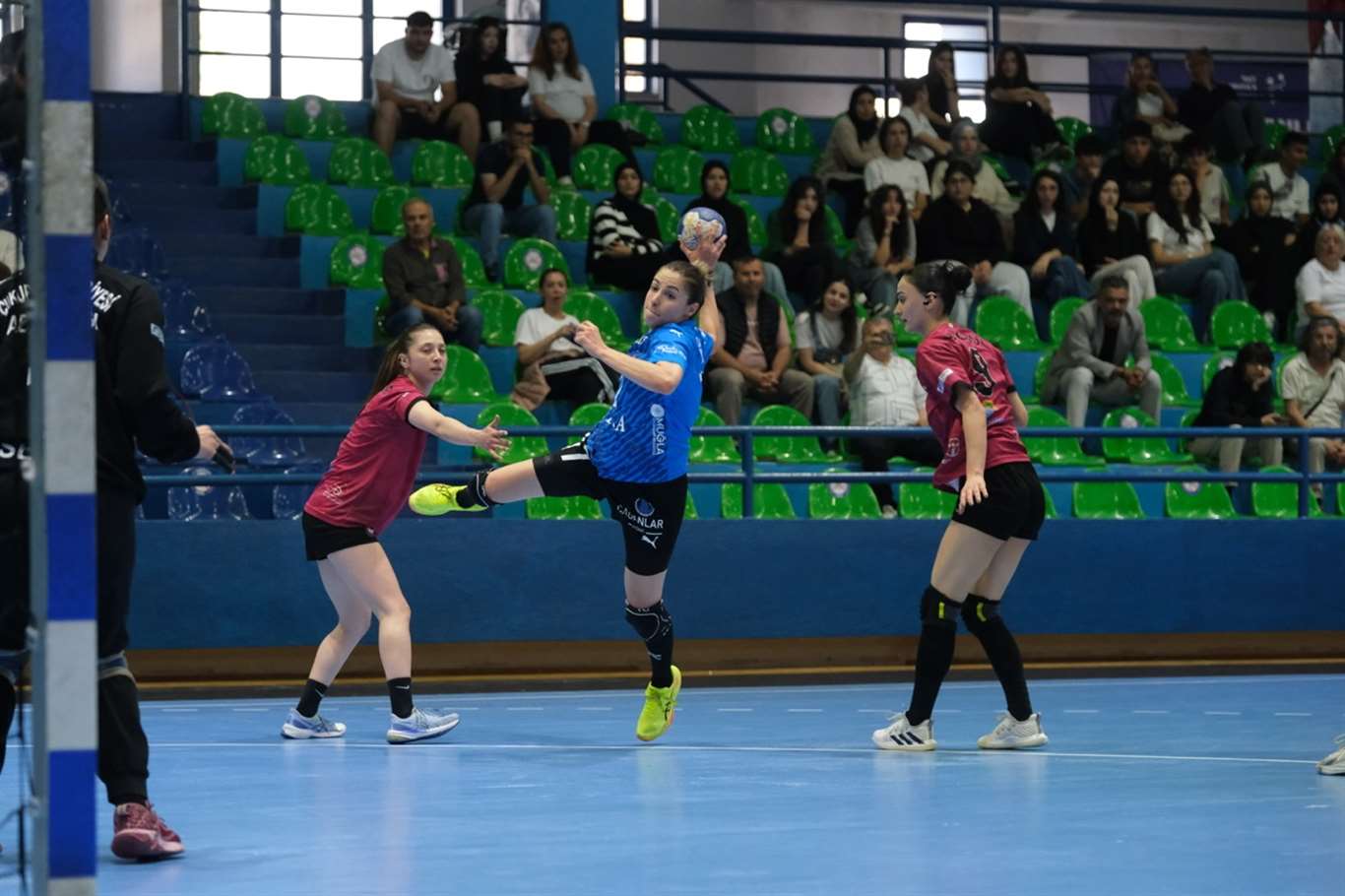       Yalıkavakspor final serisine galibiyetle başladı: 26-25 haberi