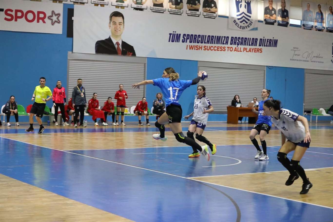 Yalıkavakspor, Üsküdar Belediyesi'ni 27-25 yenerek şampiyonluk iddiasını sürdürdü haberi