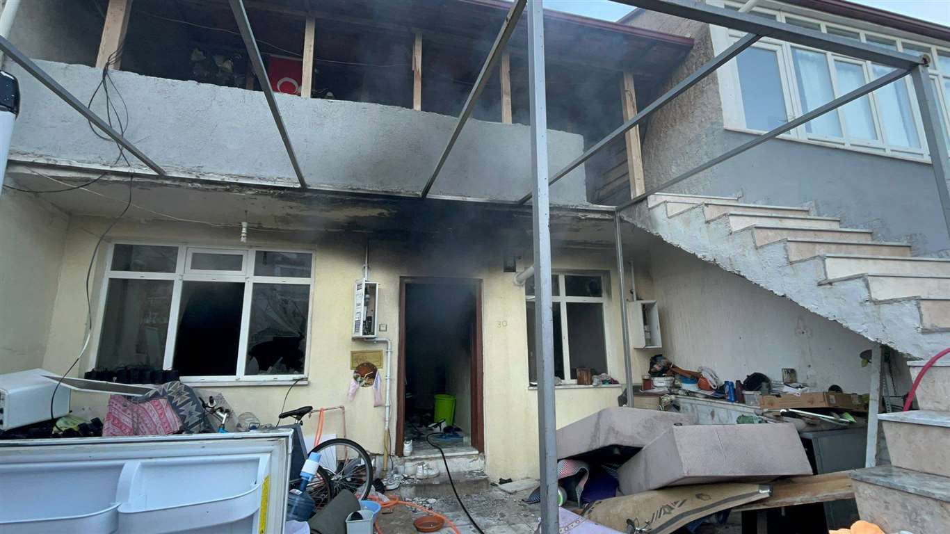 Menteşe'de ev yangını: 1 yaralı, 1 gözaltı haberi