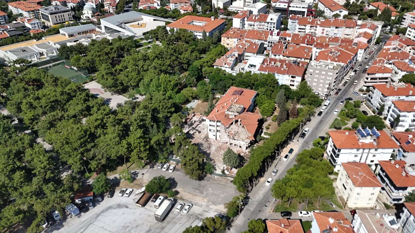    Yaşlılara yeni ve güvenli yuva: 3 blokluk modern merkez yolda haberi