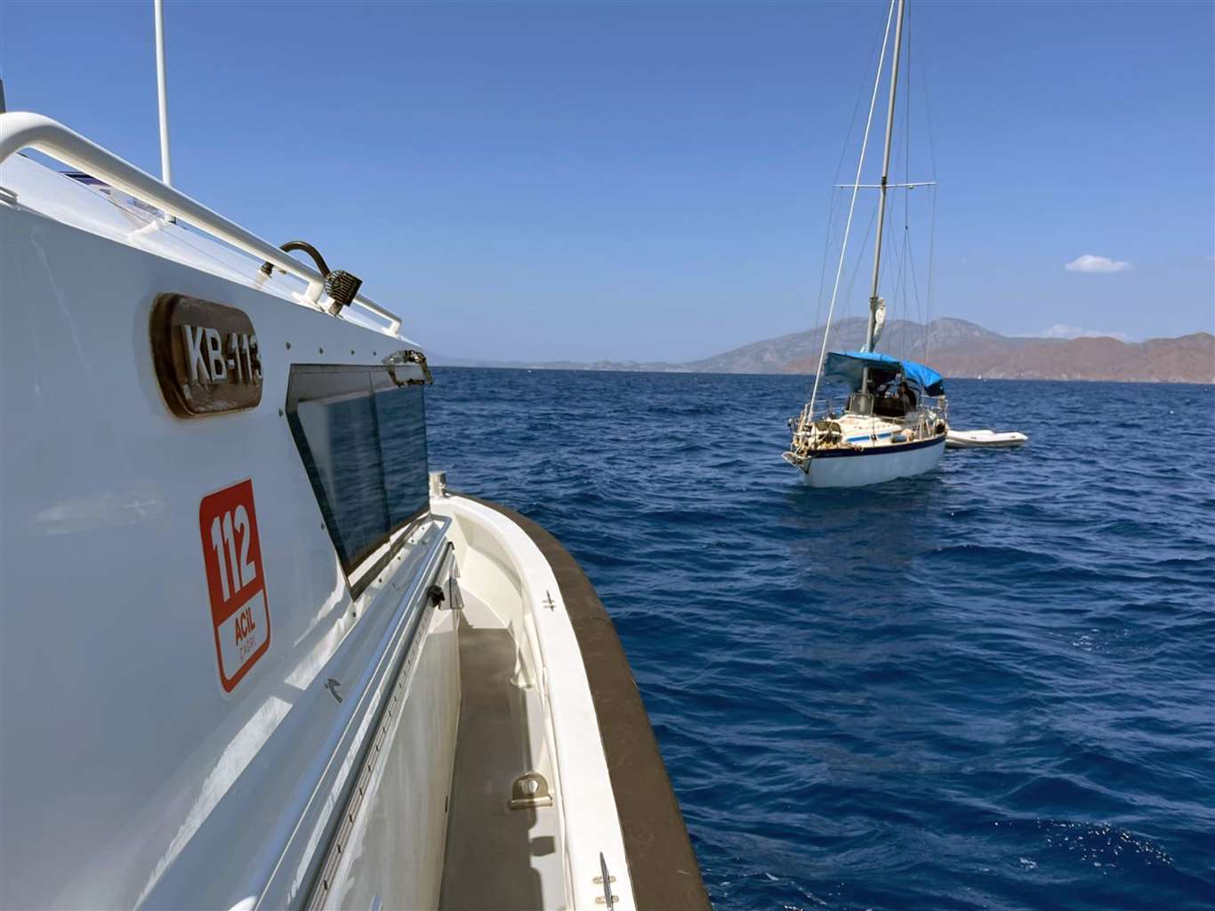 Yelkenli tekne ile insan kaçakçılığı yapan 2 kişi yakalandı haberi