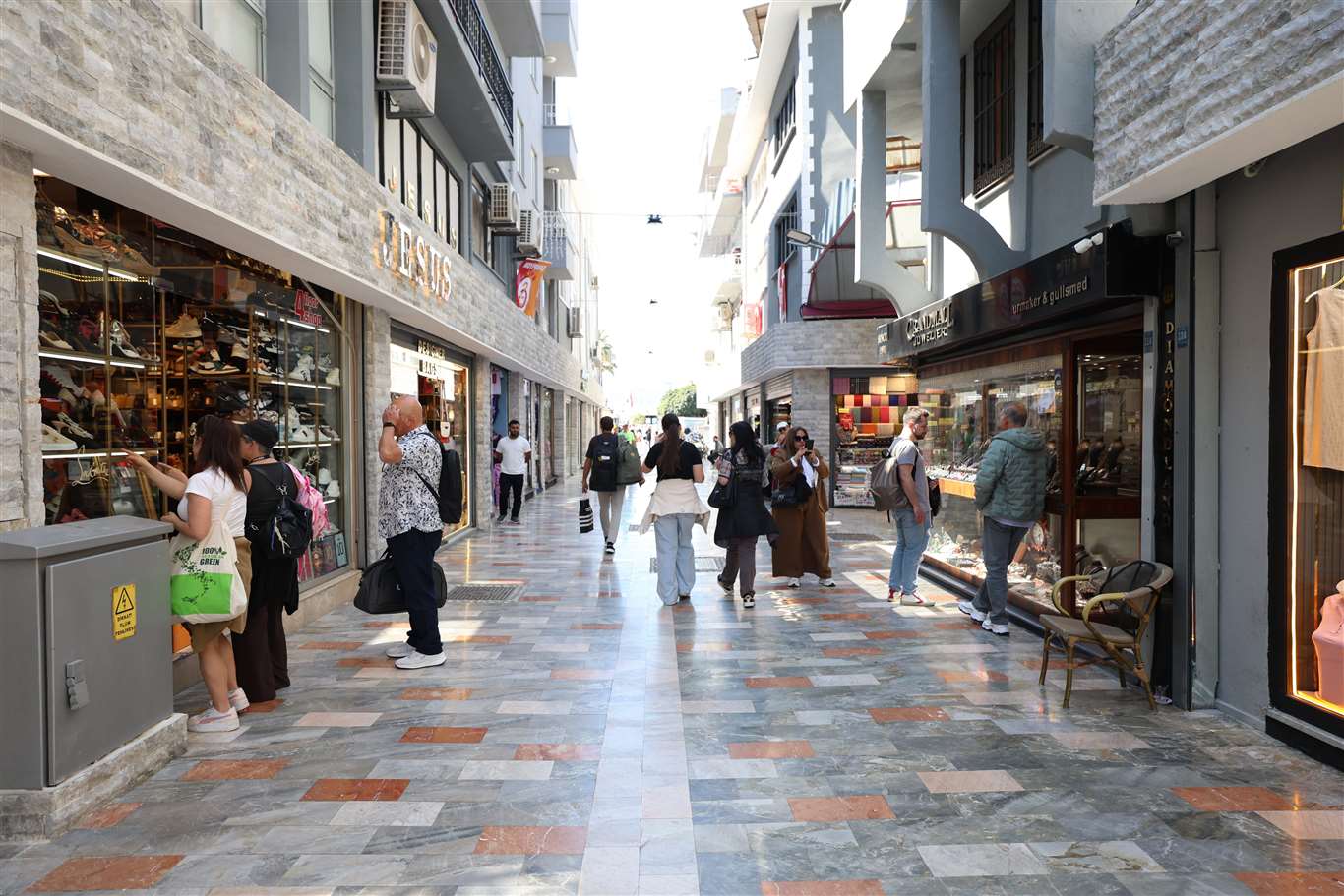 Marmaris'te yenilenen çarşı turistlerin gözdesi oldu haberi