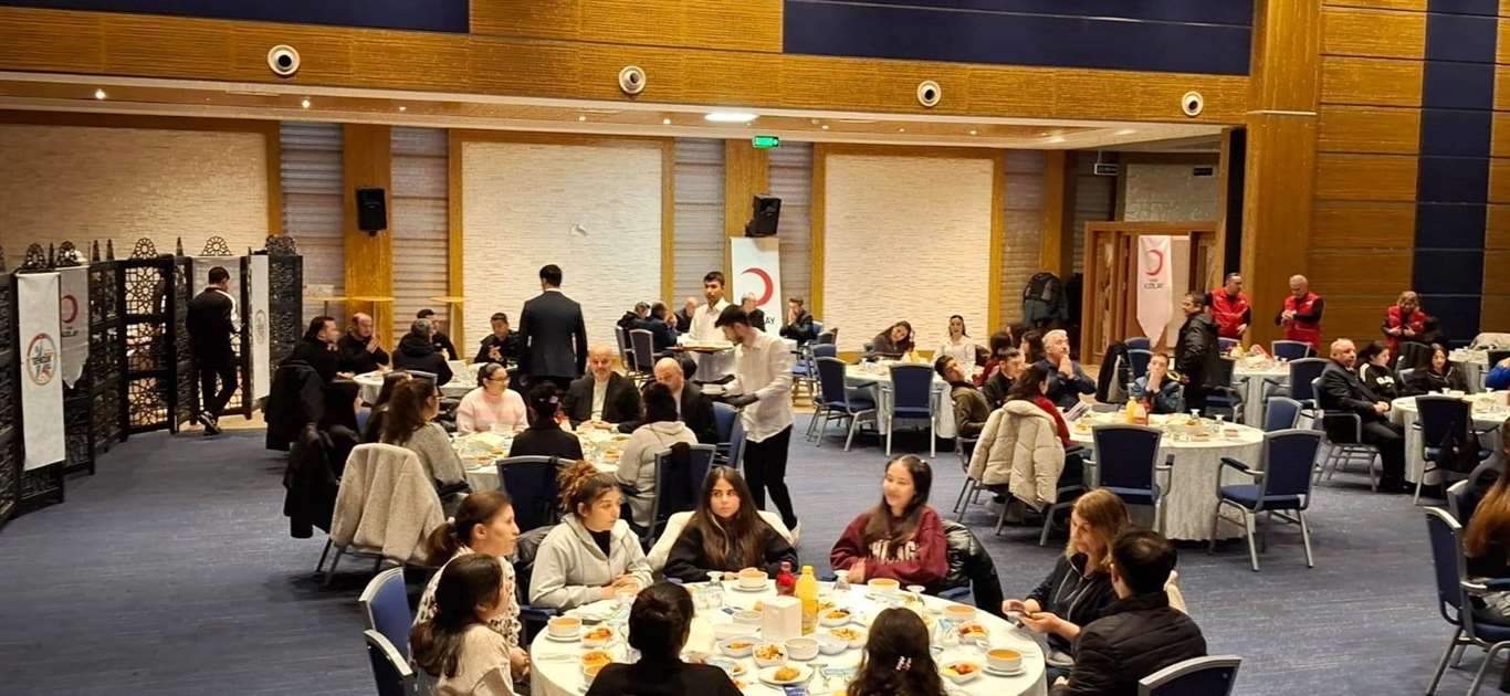    Muğla'da Yeşilay gönüllüleri iftarda buluştu haberi