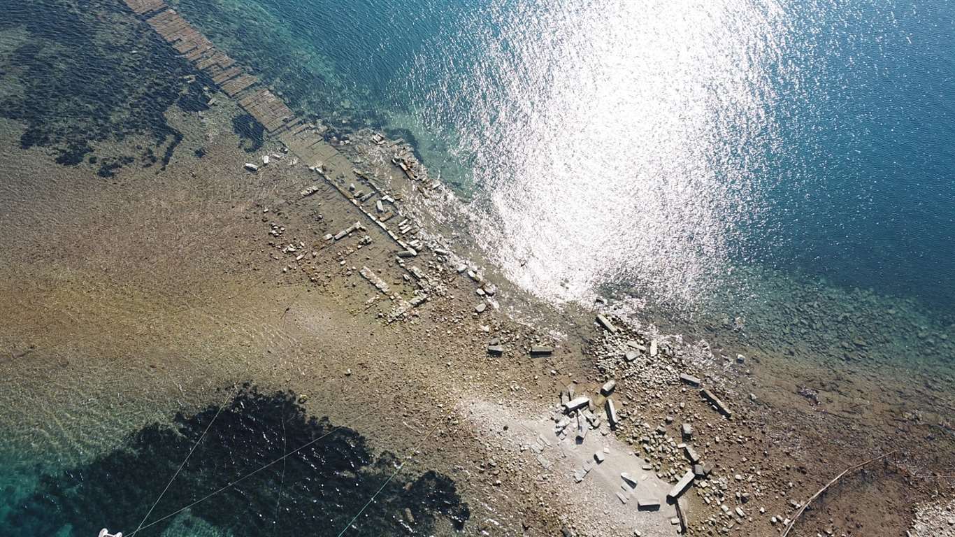 Kral yolu denizin çekilmesiyle gün yüzüne çıktı haberi