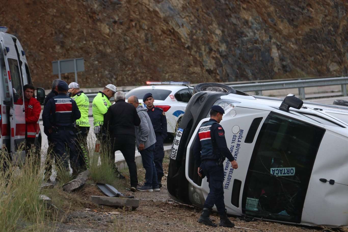    Fethiye'de yolcu minibüsü devrildi: 7 yaralı haberi