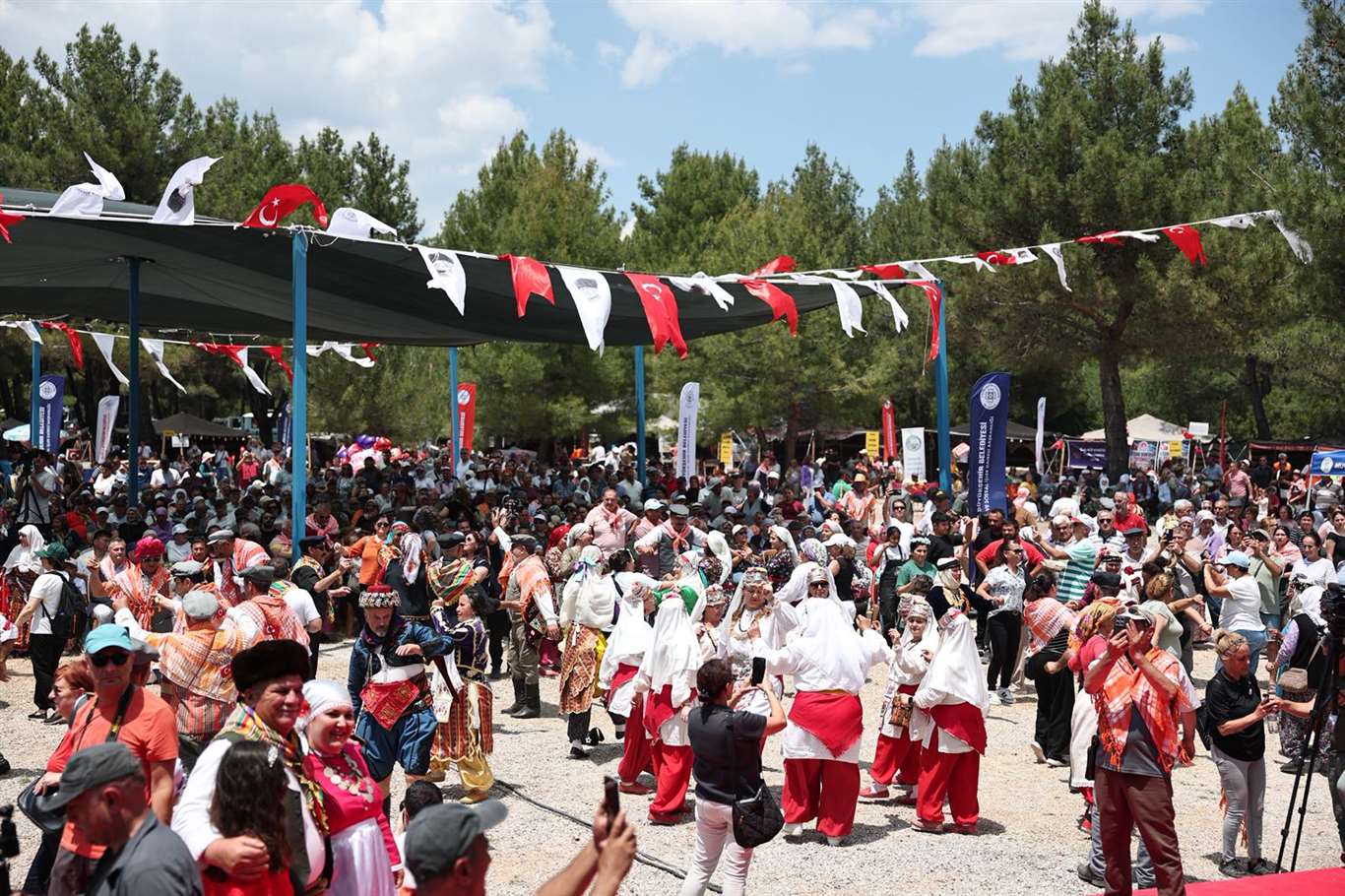 Uluslararası Yörük-Türkmen Toyu coşkuyla tamamlandı haberi