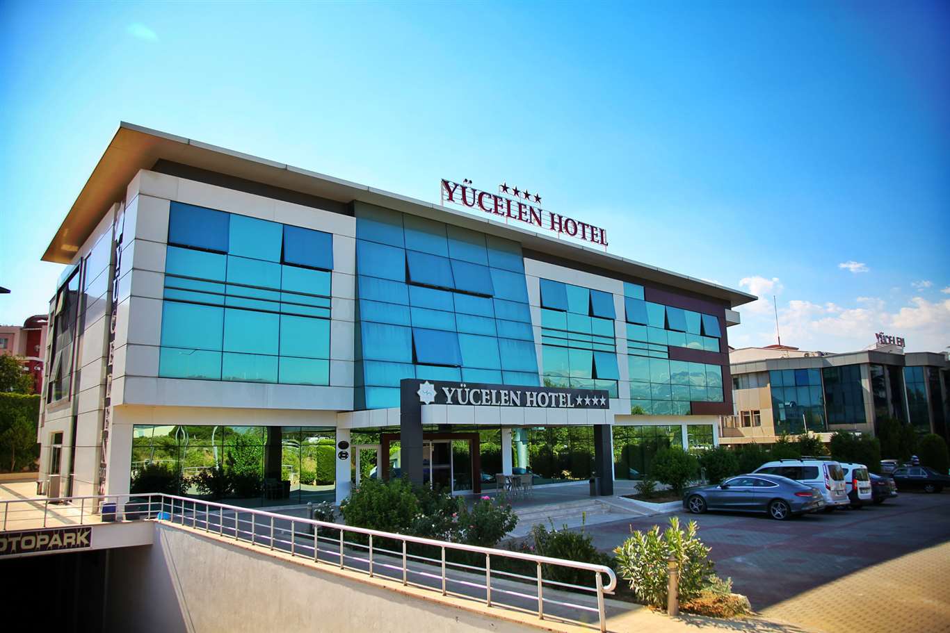 Üniversitede kayıt heyecanı: Yücelen Hotel ailelerin konaklama adresi oluyor haberi