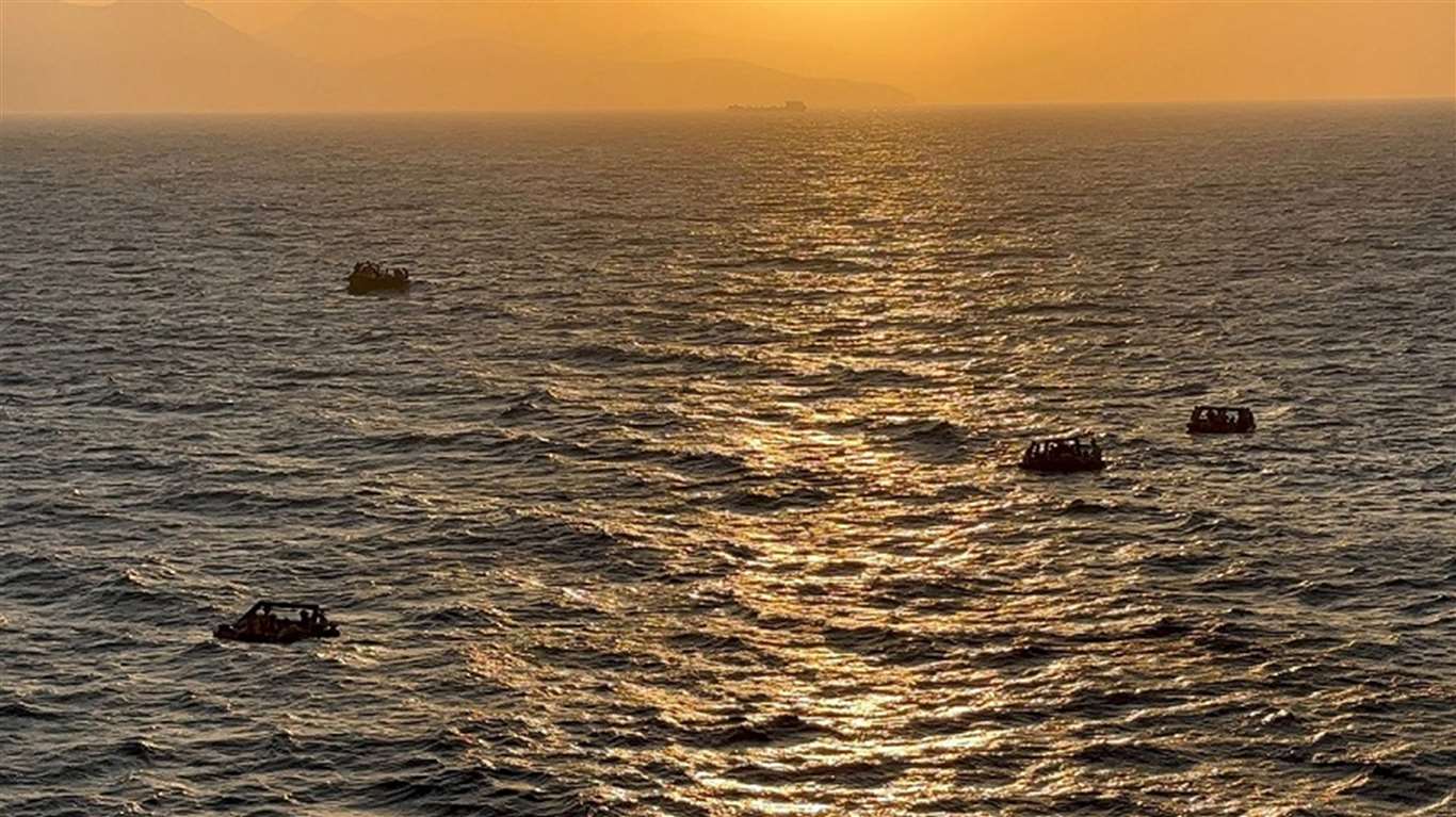 Yunanistan'ın ölüme ittiği 20'si çocuk 86 düzensiz göçmen kurtarıldı haberi