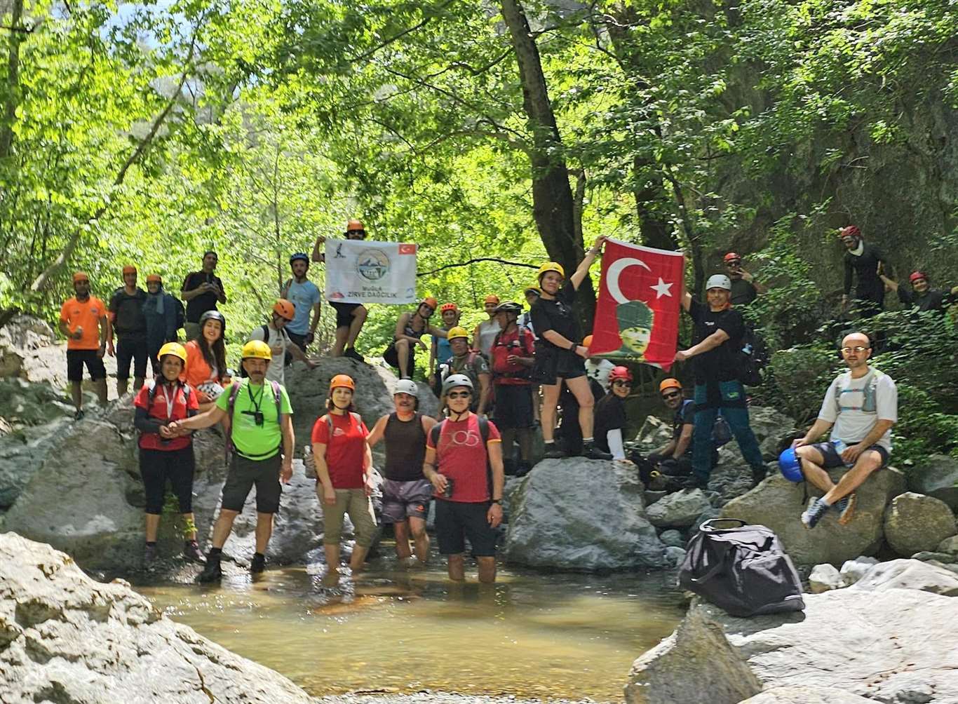 Muğla Zirve Dağcılık ve Doğa Sporları Spor Kulübü Geyik Kanyonu'nda yürüdü haberi