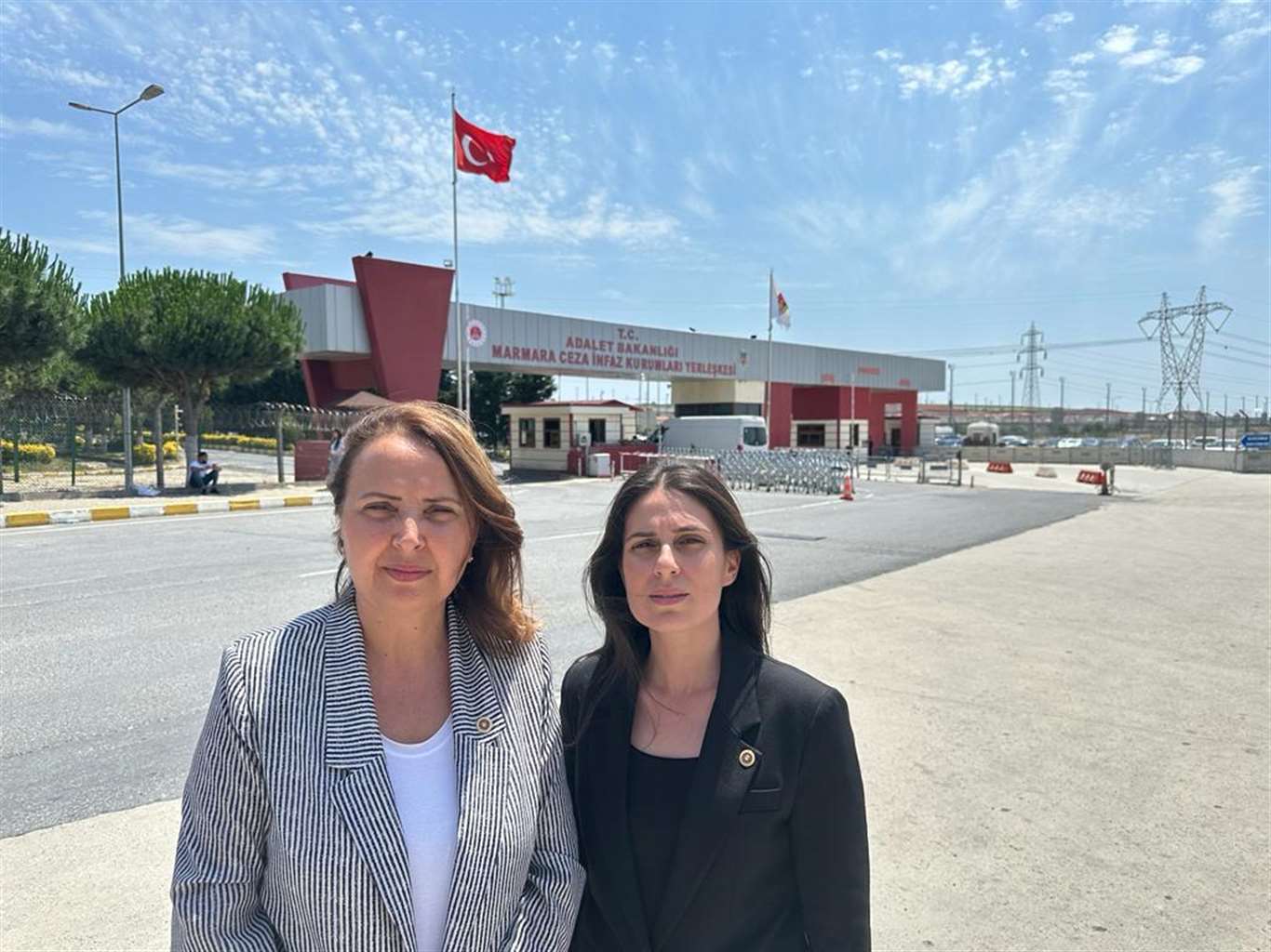       Özcan ve Dinçer'den Gezi tutukluları ve Merdan Yanardağ'a ziyaret haberi